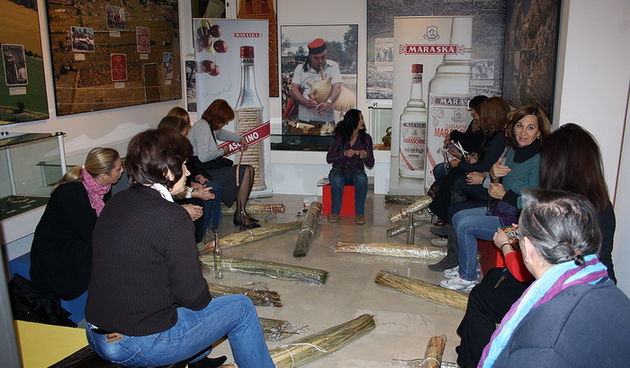 Započela radionica pletenja boca Maraschina