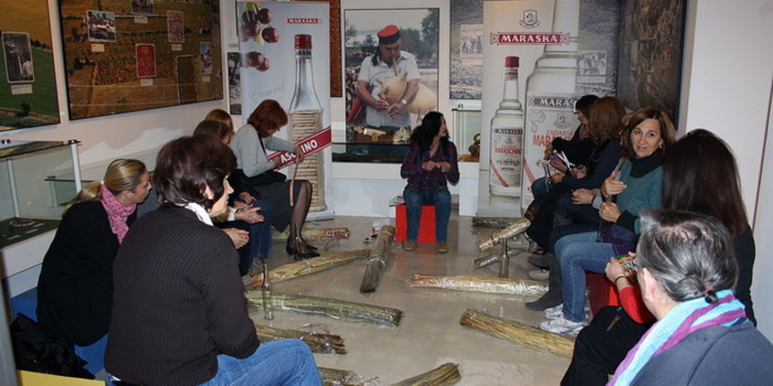 Započela radionica pletenja boca Maraschina Započela radionica pletenja boca Maraschina