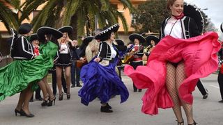 Karnevalska povorka krenula je s Branimirove obale prema Poluotoku. Photo: Dino Stanin/PIXSELL