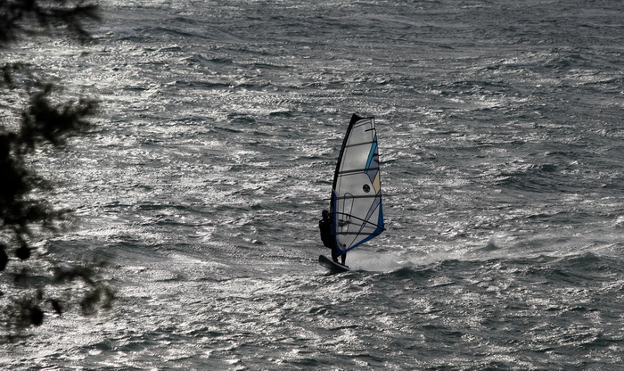 Zadar, 111112.
Jako jugo od ranih jutarnjih sati puse na zadarskom podrucju, temperatura zraka je ugodnih 20 stupnjeva.
Foto: Jure Miskovic / CROPIX Zadar, 111112.
Jako jugo od ranih jutarnjih sati puse na zadarskom podrucju, temperatura zraka je ugodnih 20 stupnjeva.
Foto: Jure Miskovic / CROPIX
