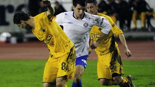 Split, 011210. 
Stadion HNK Hajduka u Poljudu.    
UEFA Europska liga utakmica HNK Hajduk – FC AEK. 
Na slici: Anas Sharbini medju protivnickim igracima.
Foto: Nikola Vilic / CROPIX