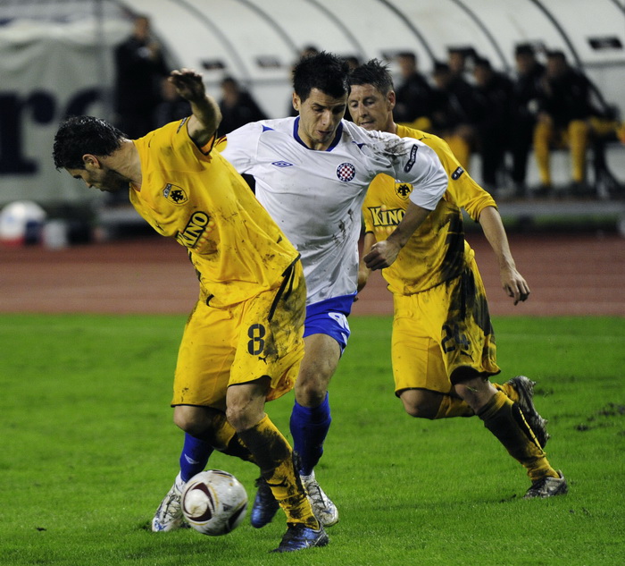 Split, 011210. 
Stadion HNK Hajduka u Poljudu.    
UEFA Europska liga utakmica HNK Hajduk – FC AEK. 
Na slici: Anas Sharbini medju protivnickim igracima.
Foto: Nikola Vilic / CROPIX
