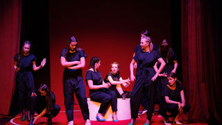 Igrajmo se: Zabranjeno mlađima od 15 strana A