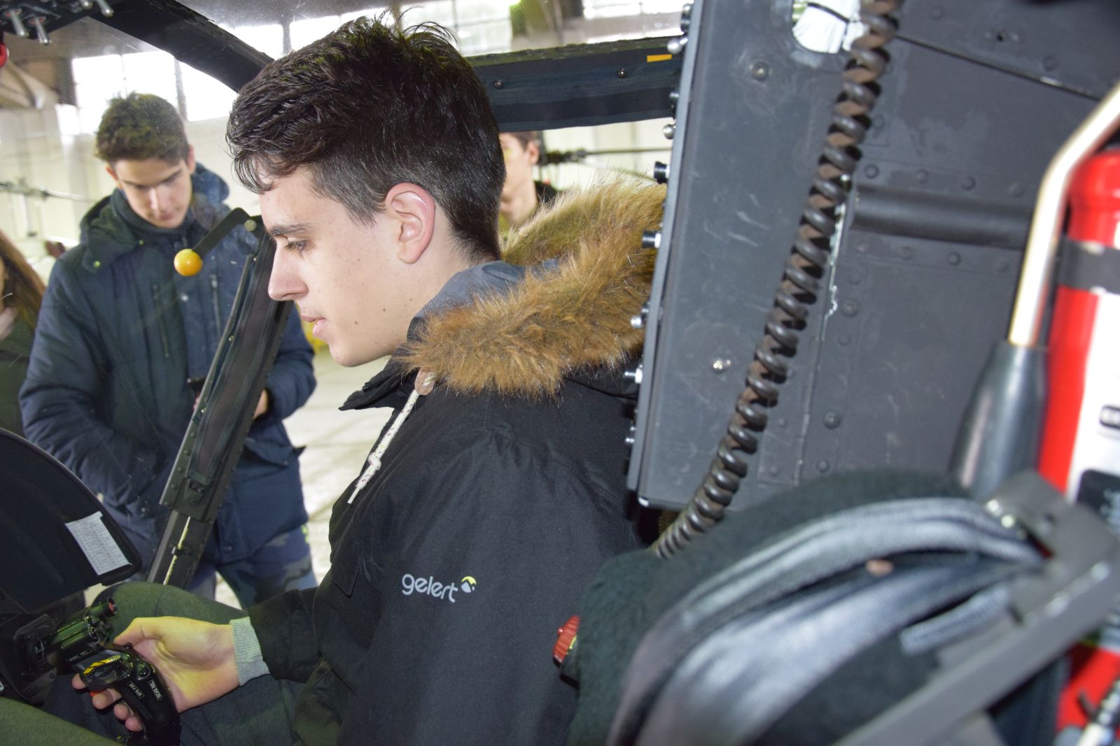 Polaznici Zimske škole u posjeti vojarni “Pukovnik Mirko Vukušić” u Zemuniku