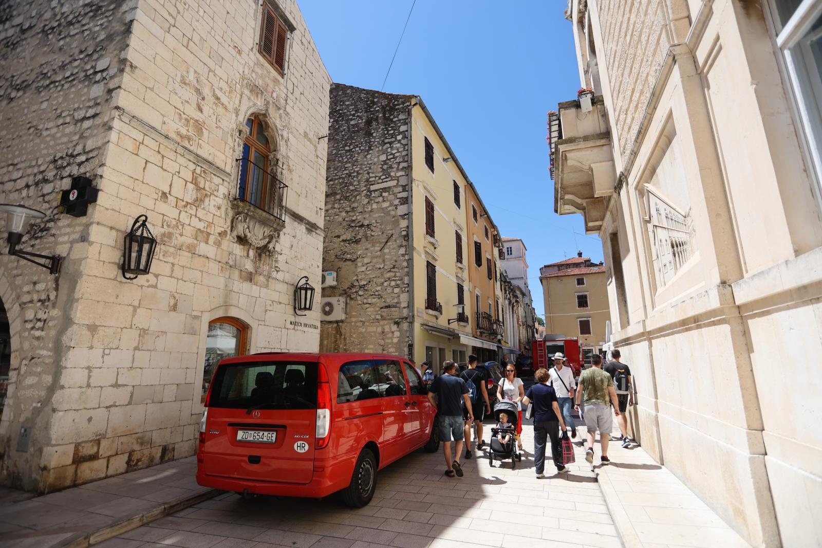 Veliki požar izbio u zgradi na Narodnom trgu Veliki požar izbio u zgradi na Narodnom trgu