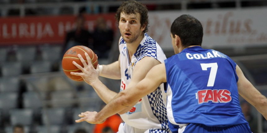 Zadar, 190110.
Dvorana Kresimira Cosica.
Kosarkaska utakmica KK Zadar – KK Siroki.
Na fotografiji: igrac Zadra Trent Plaisted (bijeli).
Foto: Jure Miskovic / CROPIX Zadar, 190110.
Dvorana Kresimira Cosica.
Kosarkaska utakmica KK Zadar – KK Siroki.
Na fotografiji: igrac Zadra Trent Plaisted (bijeli).
Foto: Jure Miskovic / CROPIX