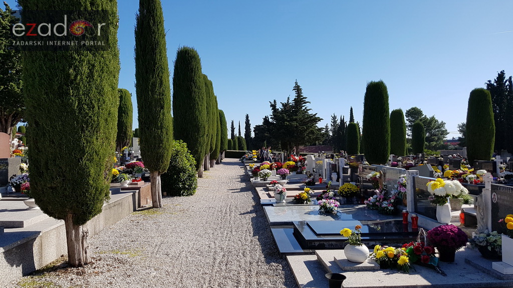 Blagdan Svih svetih na zadarskim grobljima
