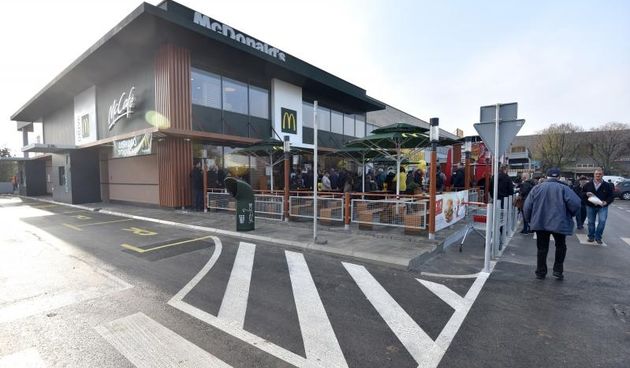 U zgradi nekadasnjeg zeljznickog kolodvora jutros je otvoren prvi Mc Donalds u Zadru Photo: Dino Stanin/PIXSELL