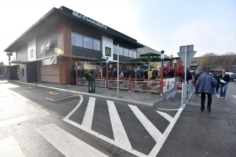 U zgradi nekadasnjeg zeljznickog kolodvora jutros je otvoren prvi Mc Donalds u Zadru Photo: Dino Stanin/PIXSELL