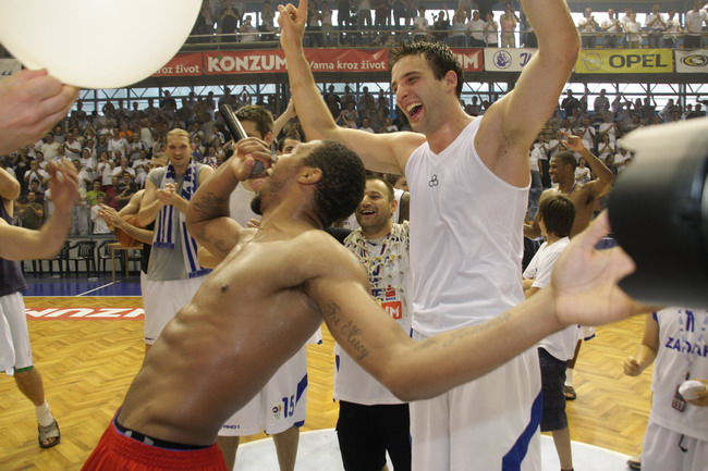 Jazine i Tornado: Prvaci za sva vremena!