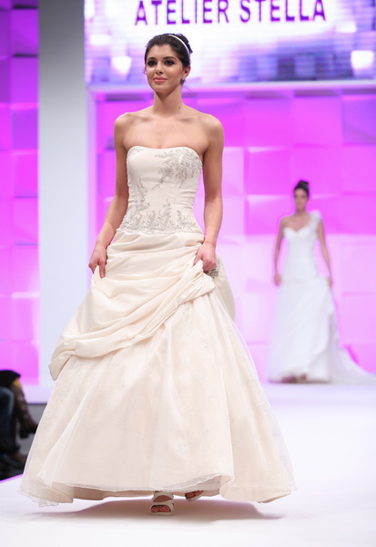 Zagreb, 040211. 
Arena Zagreb, Laniste.
13. Sajam vjencanja, velika modna revija sa modelima modne agencije Sandra. 
Na slici: Atelier Stella.
Foto: Biljana Gaurina / CROPIX