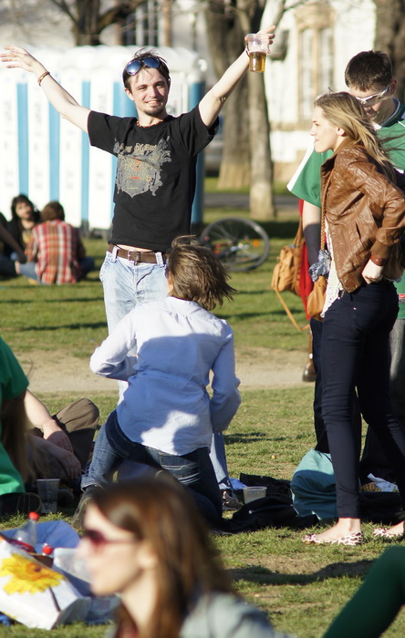 Zagreb, 170312.
Trg Francuske Republike
U Zagrebu se vec nekoliko dana odrzava popularni festival Sv. Patrika. Festival se ove godine odrzava na Trgu Francuske Republike, a osim 20-ak bendova koji ce nastupati na sam dan Sv. Patrika, najzvucnije je ime U Zagreb, 170312.
Trg Francuske Republike
U Zagrebu se vec nekoliko dana odrzava popularni festival Sv. Patrika. Festival se ove godine odrzava na Trgu Francuske Republike, a osim 20-ak bendova koji ce nastupati na sam dan Sv. Patrika, najzvucnije je ime U