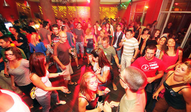 VaFunKoolers u Q baru (foto:Saša Čuka)