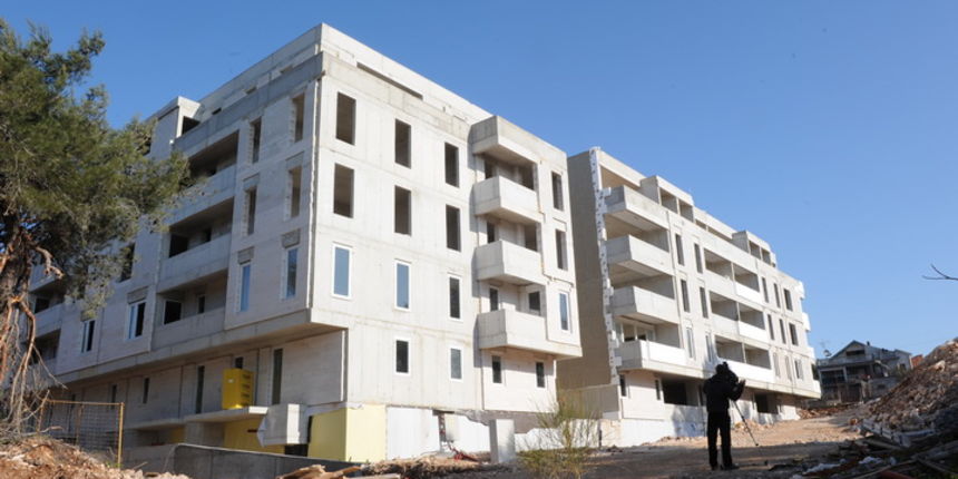 Zadar, 040311.
Gradonacelnik Zadra Zvonimir Vrancic otvorio je radove i na izgradnji infrastrukture na Crvenim kucama gdje se grade socijalni stanovi, stanovi POS-a.
Foto: Andrija Lucic / CROPIX