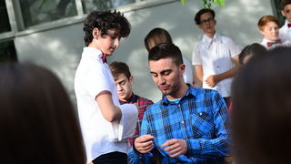 Kazališna udruga “Igrajmo se” predstavila je dramsku igru “Coffee to go” u atriju Gradske knjižnice Zadar