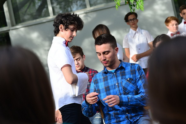 Kazališna udruga “Igrajmo se” predstavila je dramsku igru “Coffee to go” u atriju Gradske knjižnice Zadar