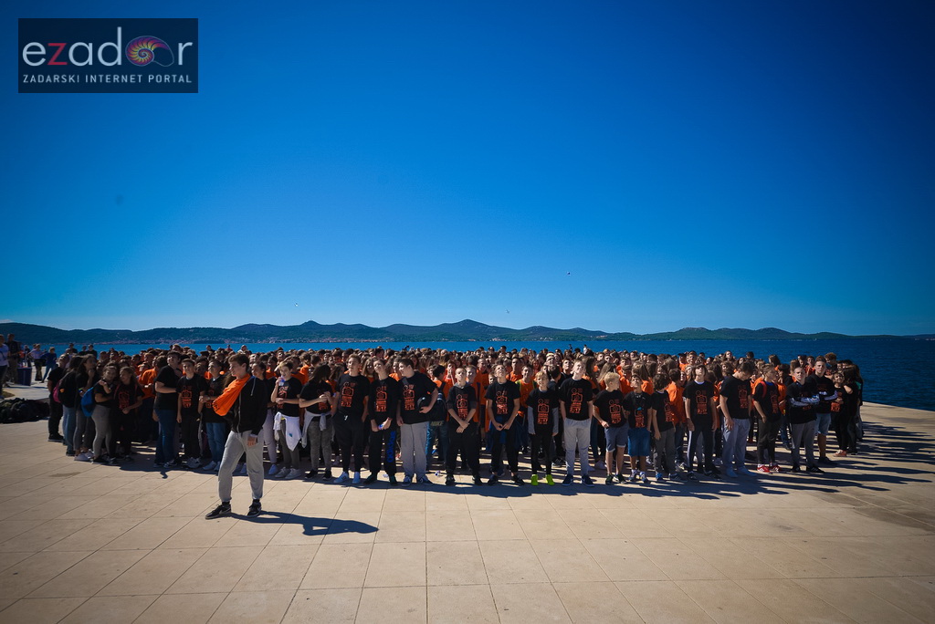 #ZDBT2017: Snimanje Milenijske fotografije košarkaške lopte na Pozdravu suncu #ZDBT2017: Snimanje Milenijske fotografije košarkaške lopte na Pozdravu suncu