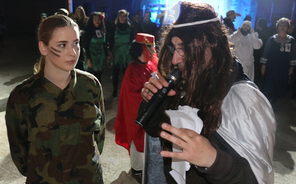 Virski karneval & maškare: Plesna maškarana fešta uz Jasmina Stavrosa