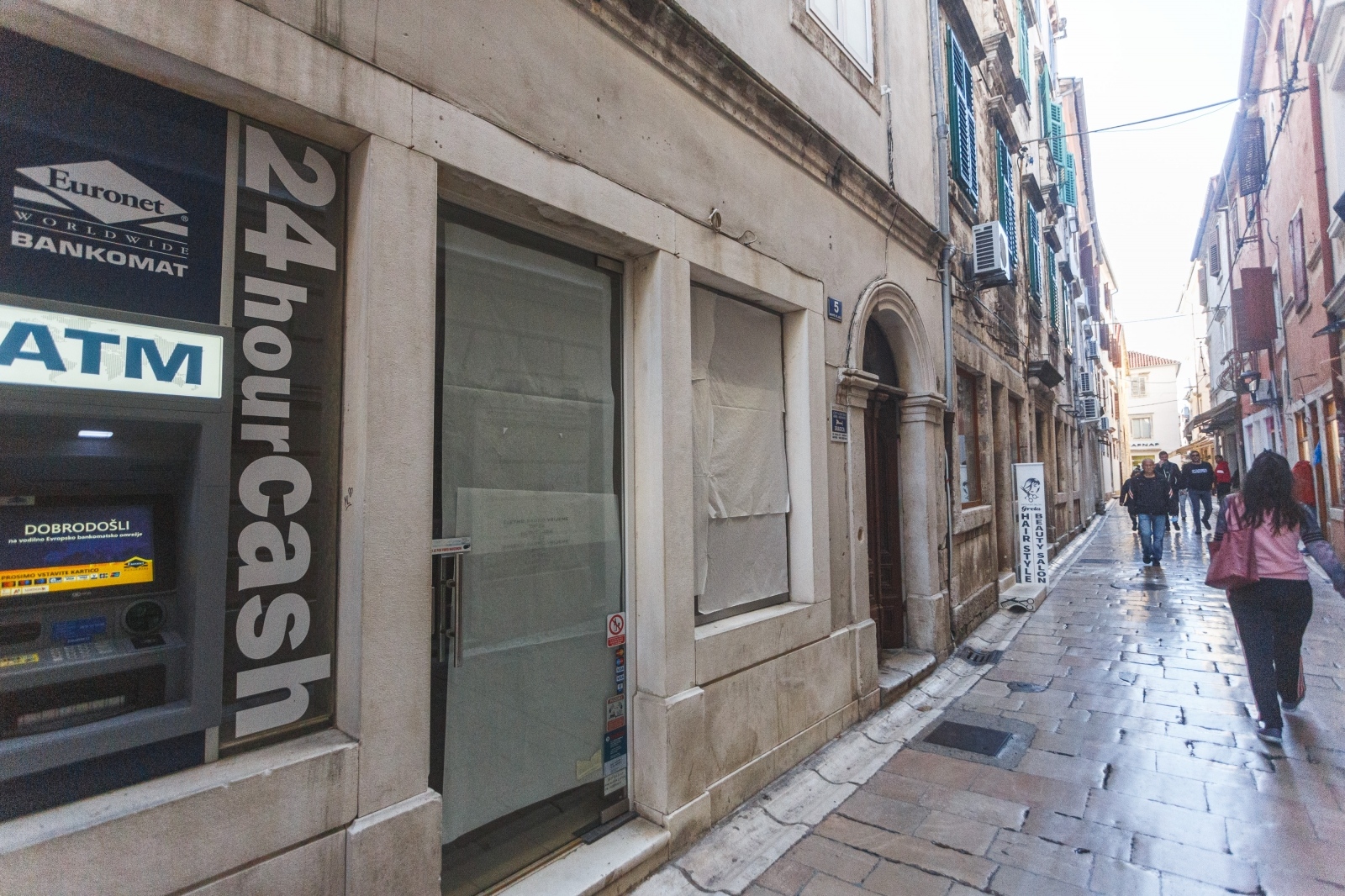 Zatvorene butige i poluprazan zadarski Poluotok Zatvorene butige i poluprazan zadarski Poluotok