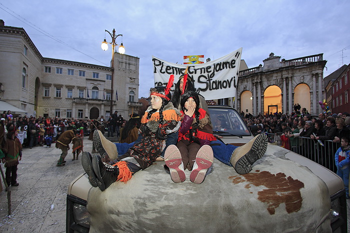 Karneval 2012: Pleme “Crna jama” iz rezervata Stanovi Karneval 2012: Pleme “Crna jama” iz rezervata Stanovi