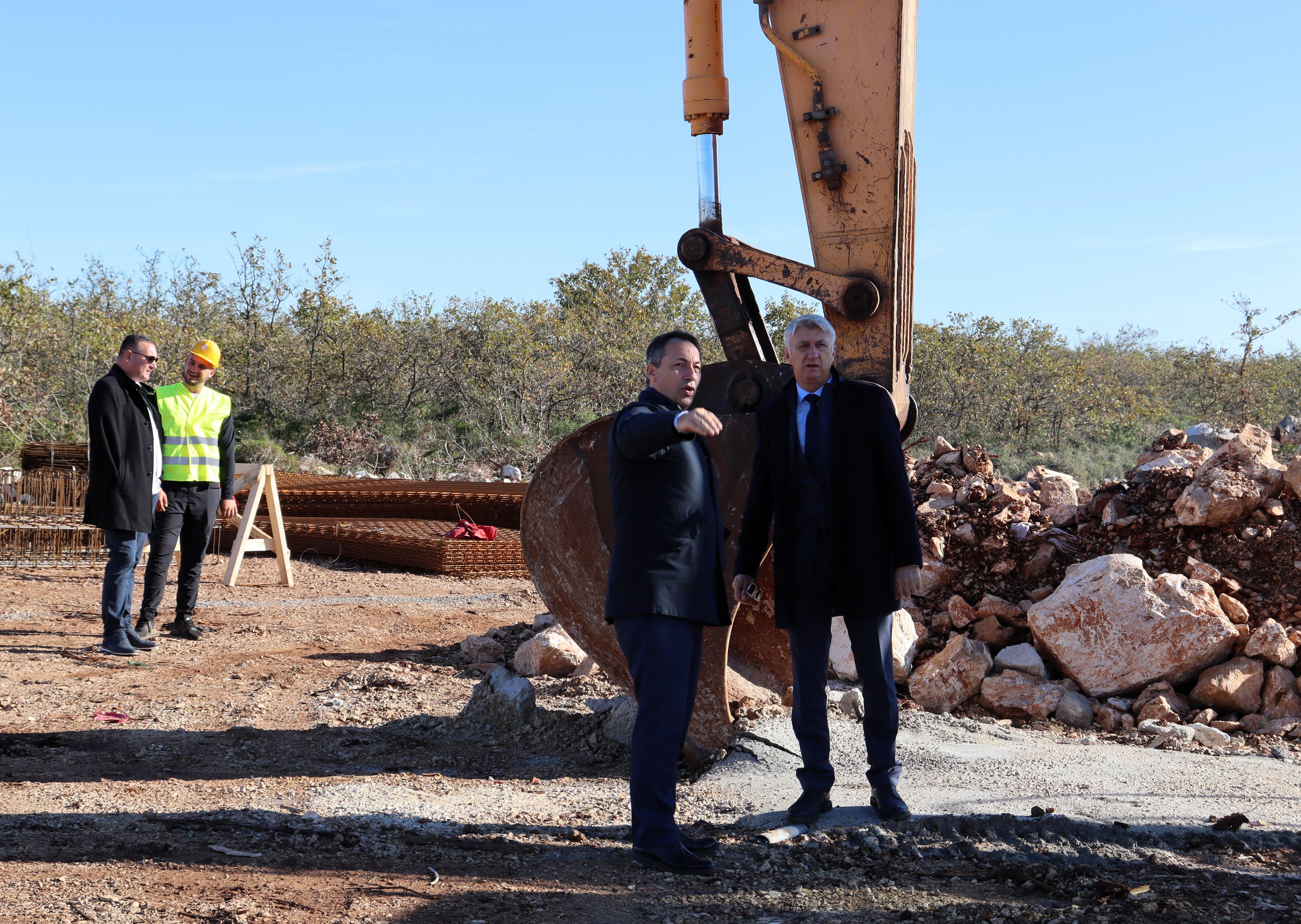 Obilazak azila na Bokanjcu i Poljoprivredno-edukacijskog centra u Zemuniku Obilazak azila na Bokanjcu i Poljoprivredno-edukacijskog centra u Zemuniku