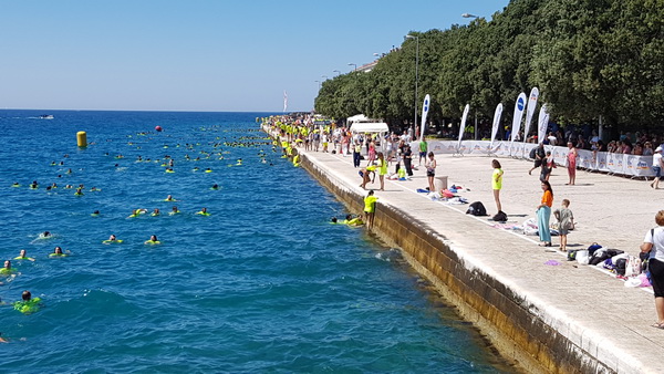 Sasvim osoban doživljaj – 10. dm Millennium Jump sa zadarske rive. Foto: Mladen Malik Barba Sasvim osoban doživljaj – 10. dm Millennium Jump sa zadarske rive. Foto: Mladen Malik Barba
