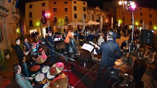 FIMBA After party na Narodnom trgu uz bend Songbusters FIMBA After party na Narodnom trgu uz bend Songbusters