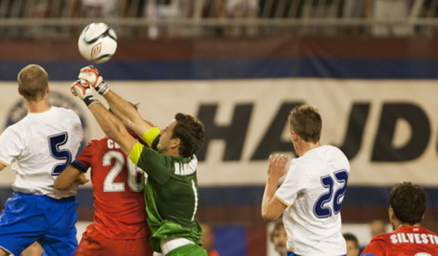 Split, 020812.
Stadion Poljud.
Veceras se u Splitu odigrava utakmica treceg pretkola Europske lige izmedju Hajduka i Intera iz Milana.
Na fotografiji: detalj iz igre.
Foto: Josko Ponos / CROPIX