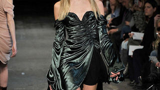 Trend izvještaj za jesen 2010: Crveni baršun (Fashionologie.com)