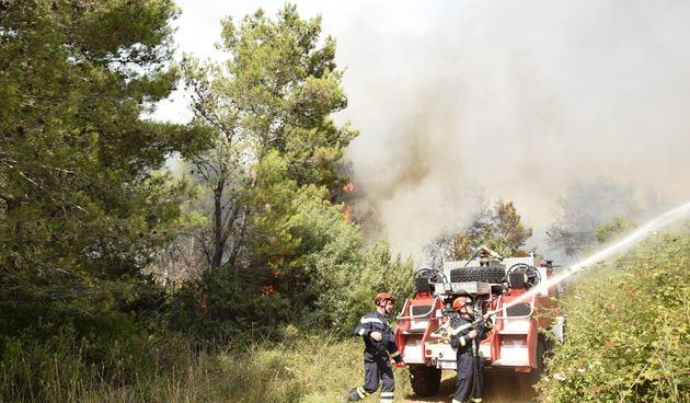 Zračne i kopnene snage gase požar kod Kožina Zračne i kopnene snage gase požar kod Kožina