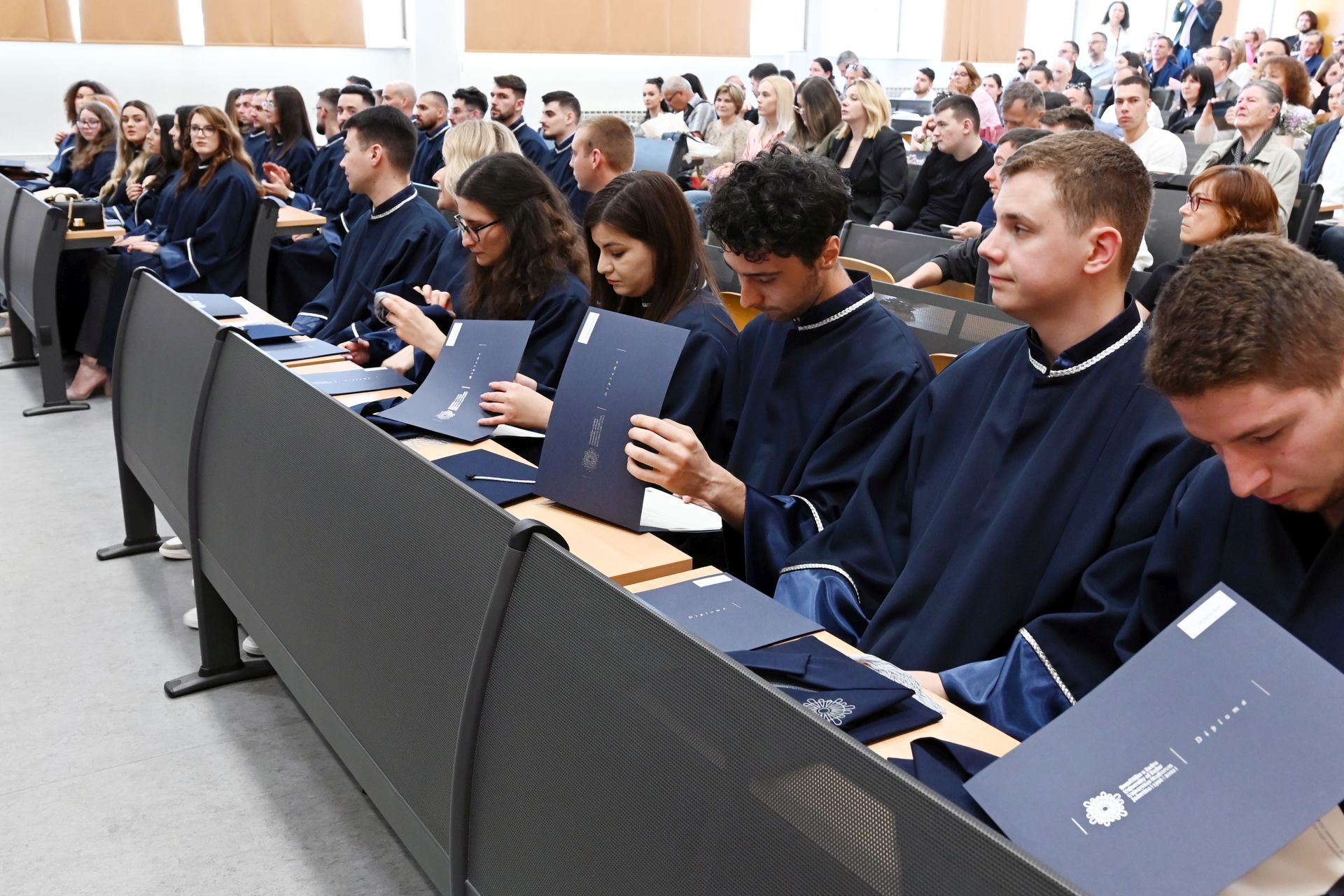 Promovirani prvostupnici Odjela za informacijske znanosti Promovirani prvostupnici Odjela za informacijske znanosti