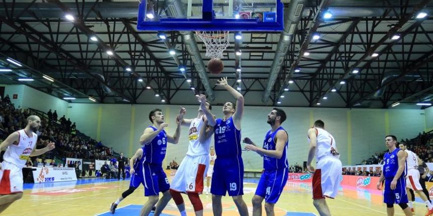 18.02.2014., sportska dvorana Borovo, Vukovar – Kup Kresimira Cosica, polufinale, KK Cedevita – KK Kvarner 2010. Stanko Barac, Valentin Jurkovic. Photo: Davor Javorovic/PIXSELL 18.02.2014., sportska dvorana Borovo, Vukovar – Kup Kresimira Cosica, polufinale, KK Cedevita – KK Kvarner 2010. Stanko Barac, Valentin Jurkovic. Photo: Davor Javorovic/PIXSELL