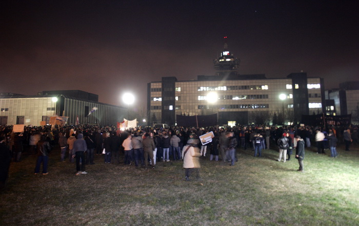 Zagreb, 040311.
Ilica.
Peti po redu, protuvladin prosvjed tzv. facebook grupe.
Na fotografiji: Prosvjednici ispred zgrade HRT-a
Foto: Tomislav Kristo / CROPIX Zagreb, 040311.
Ilica.
Peti po redu, protuvladin prosvjed tzv. facebook grupe.
Na fotografiji: Prosvjednici ispred zgrade HRT-a
Foto: Tomislav Kristo / CROPIX