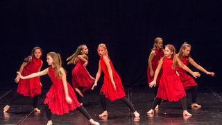 Božićna čestitka plesnog odjela Glazbene škole Blagoje Bersa