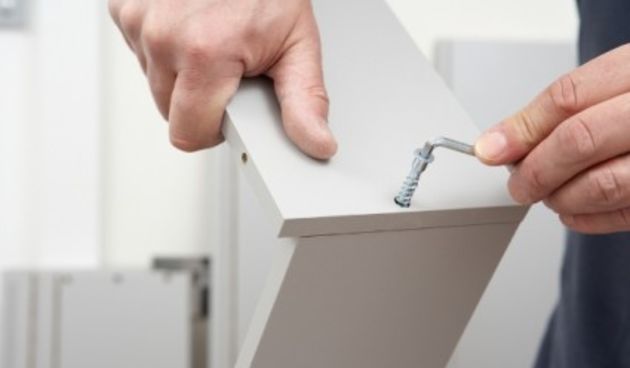 Odraslima je sklopivi namještaj problematičan kao djeci Lego kockice (Metro-portal.hr)