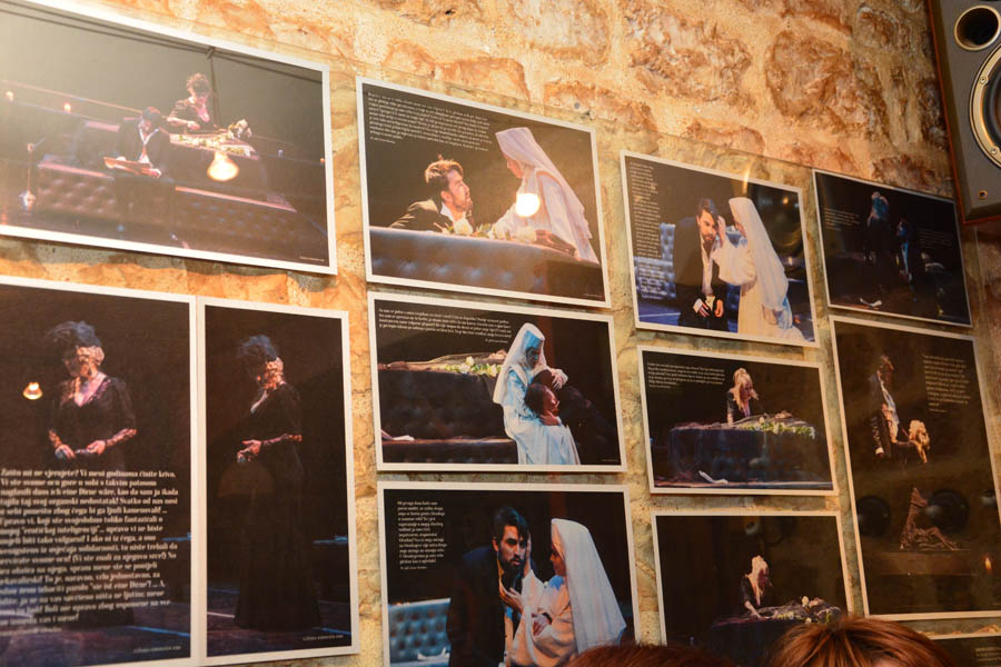 U caffe galeriji “Đina” otvorena izložba “Gospoda Glembajevi” U caffe galeriji “Đina” otvorena izložba “Gospoda Glembajevi”