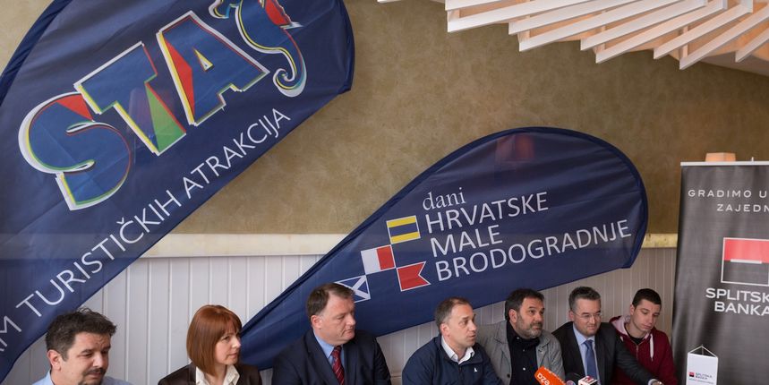 Tomi Božiković (STA), Katja Križan (Euroherc) Ante Šošić (SD Županija), Branimir Matijaca (Predsjednik udruge DHMB), Damr Skelin (suorganizator), Domagoj Bojčić (Splitska Banka), Luka Kiseljak (Surfmania) Tomi Božiković (STA), Katja Križan (Euroherc) Ante Šošić (SD Županija), Branimir Matijaca (Predsjednik udruge DHMB), Damr Skelin (suorganizator), Domagoj Bojčić (Splitska Banka), Luka Kiseljak (Surfmania)