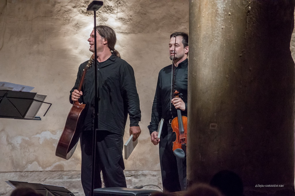 Violinist Martin Draušnik i gitarist Krešimir Bedek u Sv. Donatu izveli program “Paganini i gitara” Violinist Martin Draušnik i gitarist Krešimir Bedek u Sv. Donatu izveli program “Paganini i gitara”
