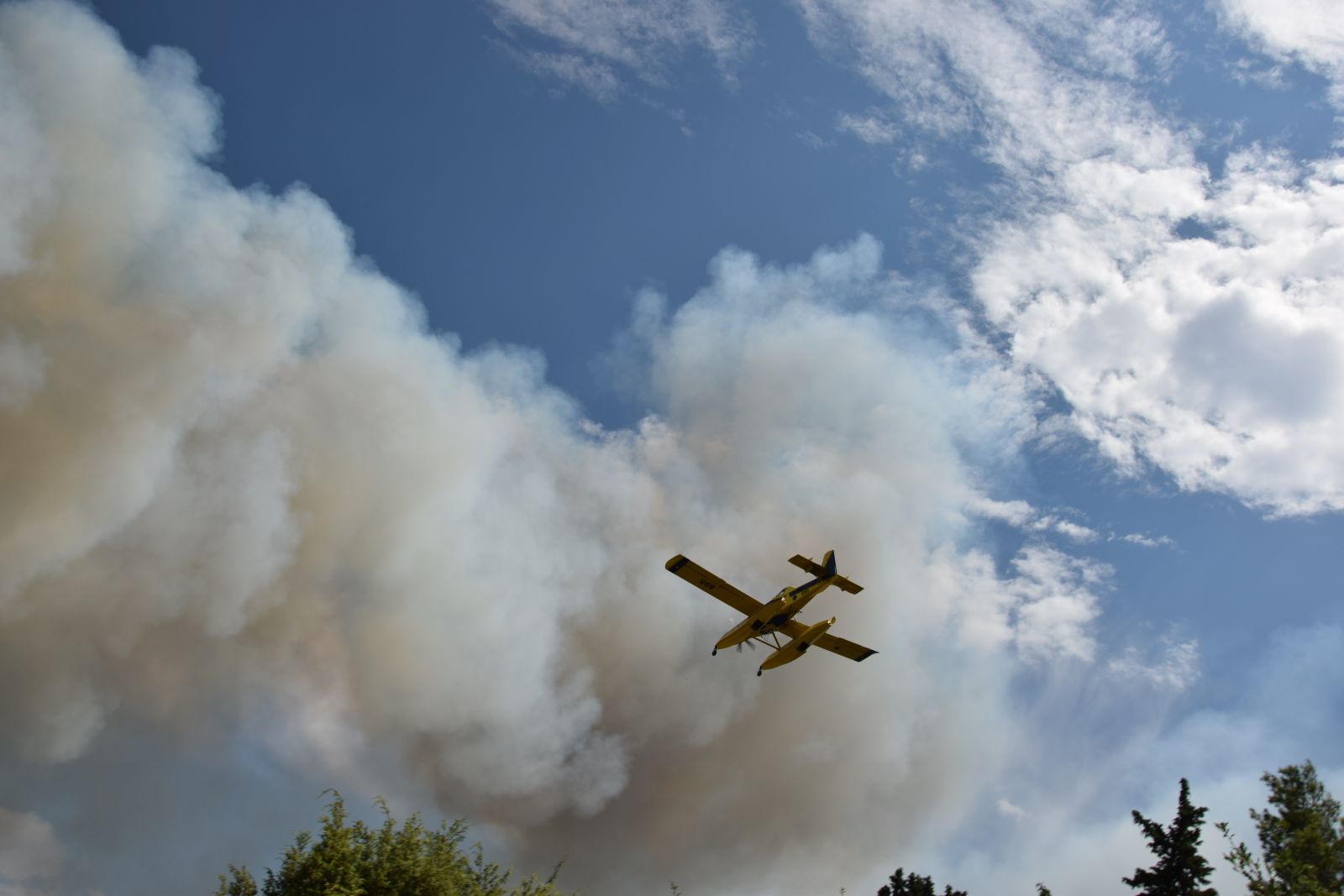 Zračne i kopnene snage gase požar kod Kožina Zračne i kopnene snage gase požar kod Kožina