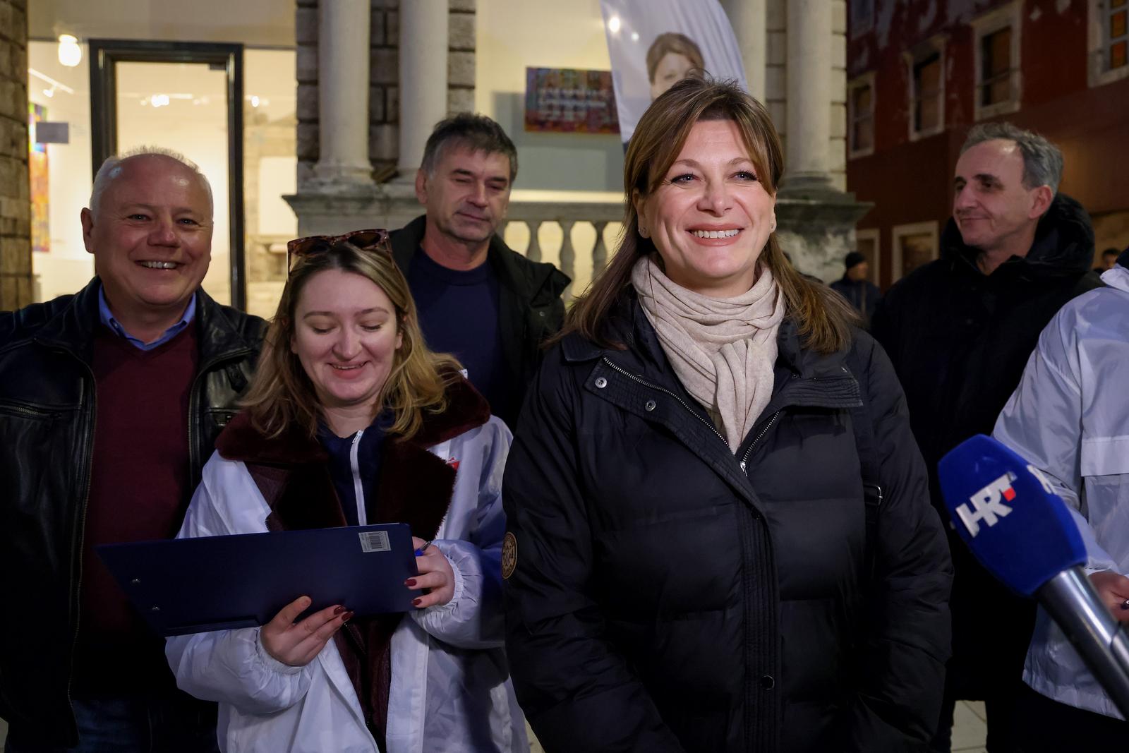 Vidović Krišto na Narodnom trgu prikuplja potpise za predsjedničku kandidaturu