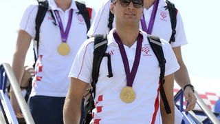 Zagreb, 130812.
Zracna luka Pleso.
Povratak Hrvatskih sportasa u Zagreb sa Olimpijskih igara u Londonu.
Na slici: Na povratku iz Londona sa Olimpijskih Igara, vecina hrvatskih sportasa se vraca avionskim letom Croatie Airlinesa za Zagreb.
Miho Boskovic, Zagreb, 130812.
Zracna luka Pleso.
Povratak Hrvatskih sportasa u Zagreb sa Olimpijskih igara u Londonu.
Na slici: Na povratku iz Londona sa Olimpijskih Igara, vecina hrvatskih sportasa se vraca avionskim letom Croatie Airlinesa za Zagreb.
Miho Boskovic,