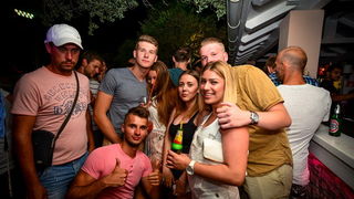 Odlična zabava u Noštromo i Vagabundo barovima na Viru