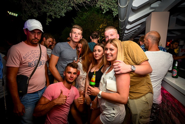 Odlična zabava u Noštromo i Vagabundo barovima na Viru