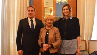 Gradonačelnik Kalmeta primio obitelj Ćosić i sudionike završnice Krešinog Kupa Gradonačelnik Kalmeta primio obitelj Ćosić i sudionike završnice Krešinog Kupa