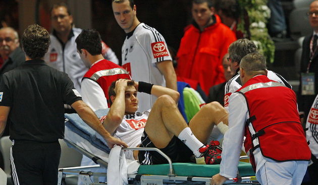 Ozljeda njemackog rukometasa Michaela Kraus (18). Foto: Ante Cizmic / CROPIX