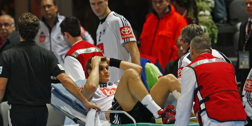 Ozljeda njemackog rukometasa Michaela Kraus (18). Foto: Ante Cizmic / CROPIX Ozljeda njemackog rukometasa Michaela Kraus (18). Foto: Ante Cizmic / CROPIX