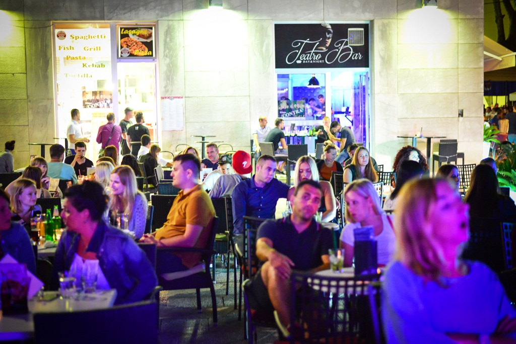 Klapa Contra oduševila u Teatro Baru i Zlatnom kutiću. Foto: Iva Perinčić Klapa Contra oduševila u Teatro Baru i Zlatnom kutiću. Foto: Iva Perinčić