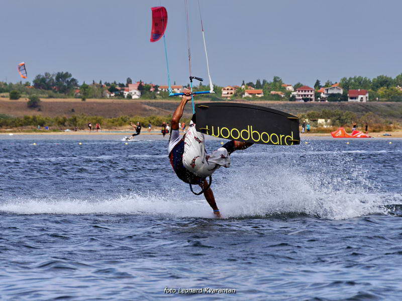 Kite surferi guštaju u Ninu