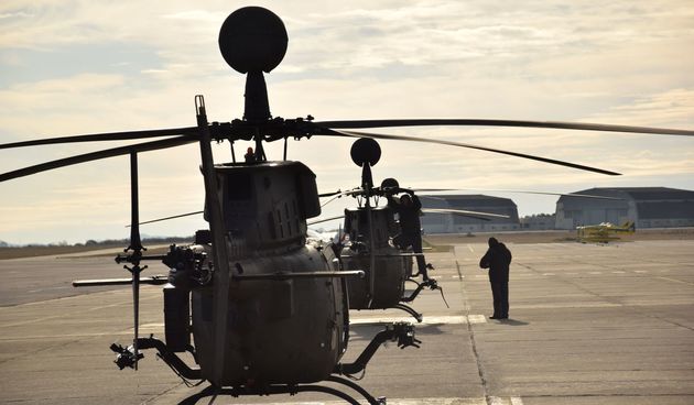 Letačka obuka nove skupine pilota na Kiowama