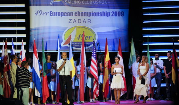 Zadar, 290809. Veceras je u Zadru u uvali Jazine ispred nocnog kluba Maraschino odrzana svecanost otvorenja Europskog prvenstva u jedrenju za klasu 49er koje ce se odrzavati u Zadru od 29.kolovoza do 5.rujna. Organizator prvenstva je jedrilicarski klub Us